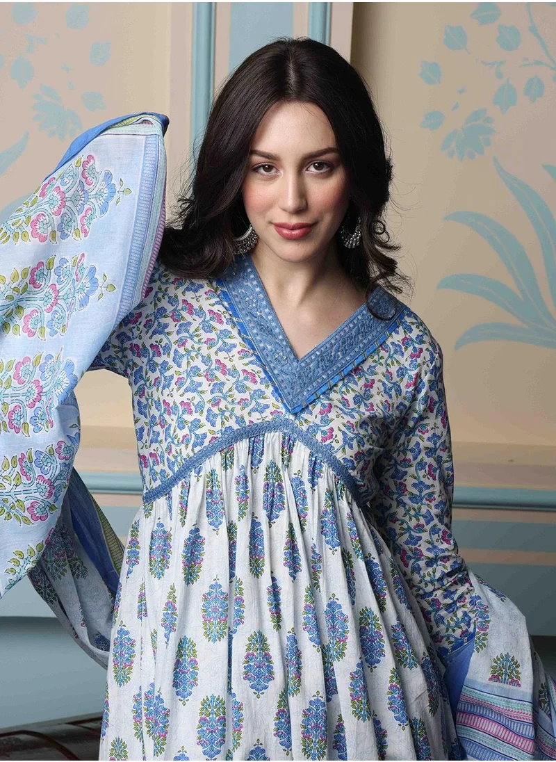 آي شين Blue Kurta Set Straight Fit 3/4 Sleeve Sleeve made from Cotton featuring Self Design design and Round Neck neckline - Perfect for Ethinic!