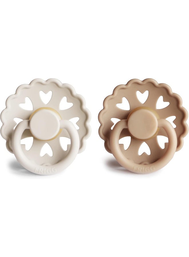 FRIGG لهاية FRIGG الخيالية من اللاتكس للأطفال 6-18 شهر | عبوة من 2 مهدئ | حلمة مطاطية طبيعية مستديرة مع فتحات هواء على شكل قلب | مصنوعة في الدنمارك - كريمي/ساتان ناعم - Image 2