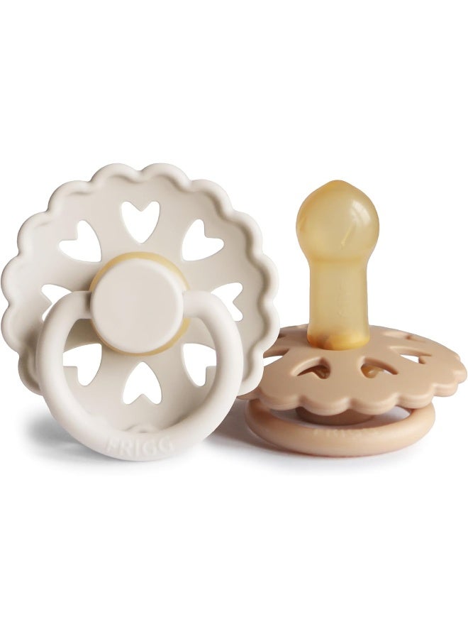 FRIGG لهاية FRIGG الخيالية من اللاتكس للأطفال 6-18 شهر | عبوة من 2 مهدئ | حلمة مطاطية طبيعية مستديرة مع فتحات هواء على شكل قلب | مصنوعة في الدنمارك - كريمي/ساتان ناعم - Image 1