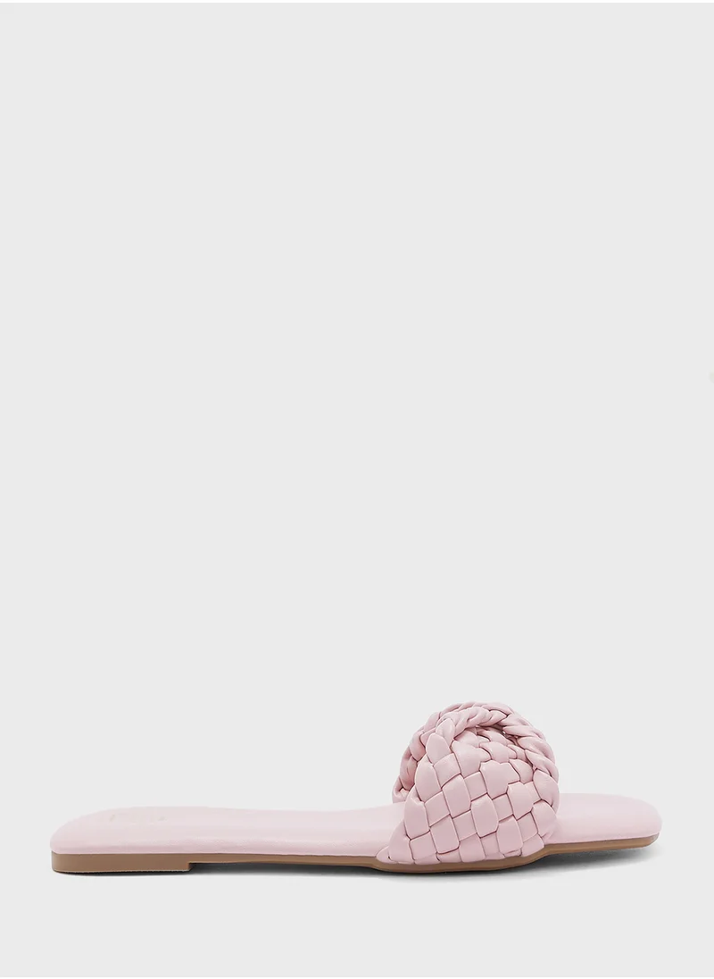 ايلا Twisted weave Detail Flat Sandal