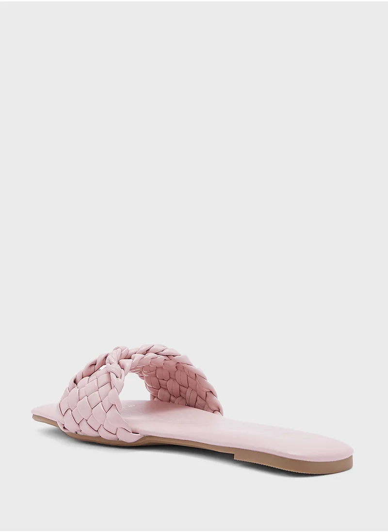 ايلا Twisted weave Detail Flat Sandal