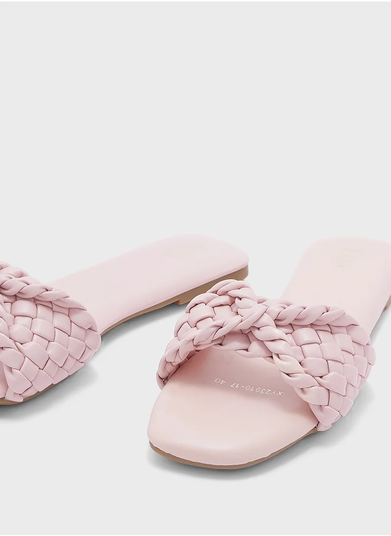 ايلا Twisted weave Detail Flat Sandal