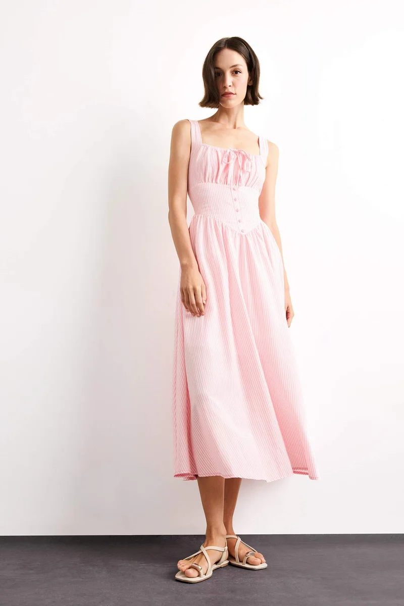 ديفاكتو Square Neck Strappy Maxi Dress