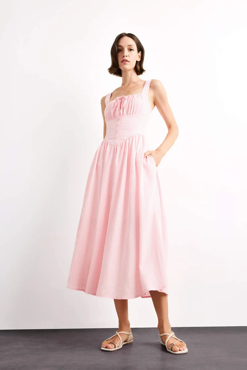 ديفاكتو Square Neck Strappy Maxi Dress