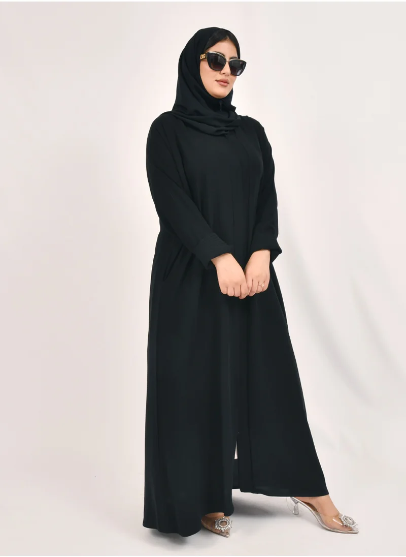 HAWRAA ABAYA Women's abaya closed with crackles, pockets and a pattern on the narrow sleeves in two layers