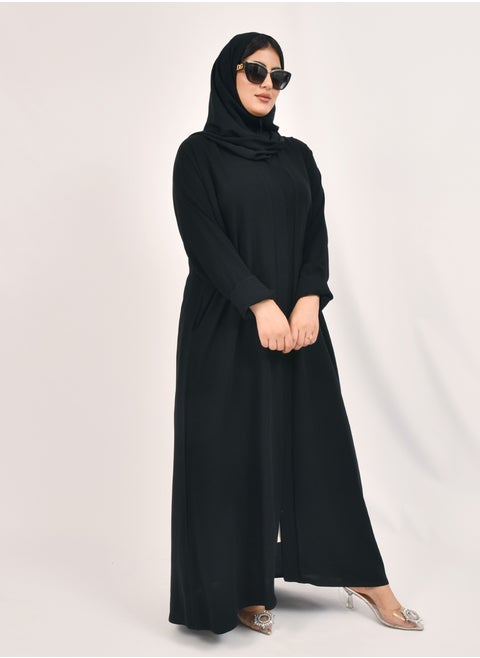 عباية نسائية مغلقة بطقطق مع جيوب و نقش على الأكمام الضيقة بطبقتين