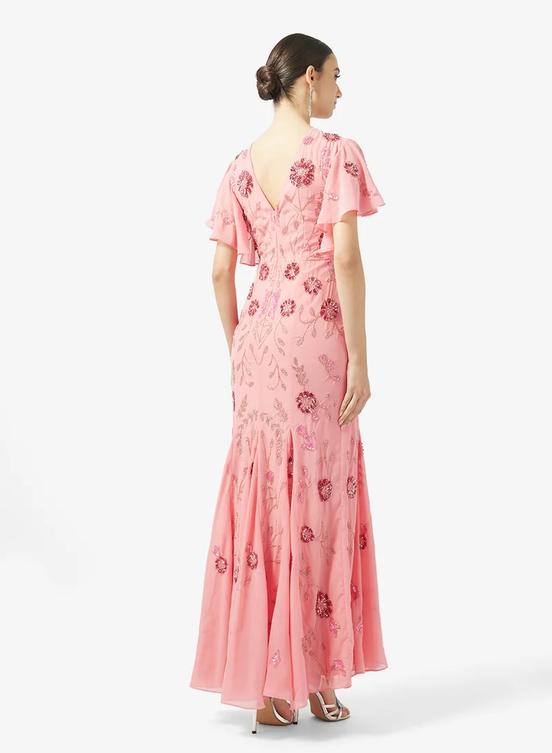 فروك اند فرل فستان ماكسي قصير الأكمام مطبوع