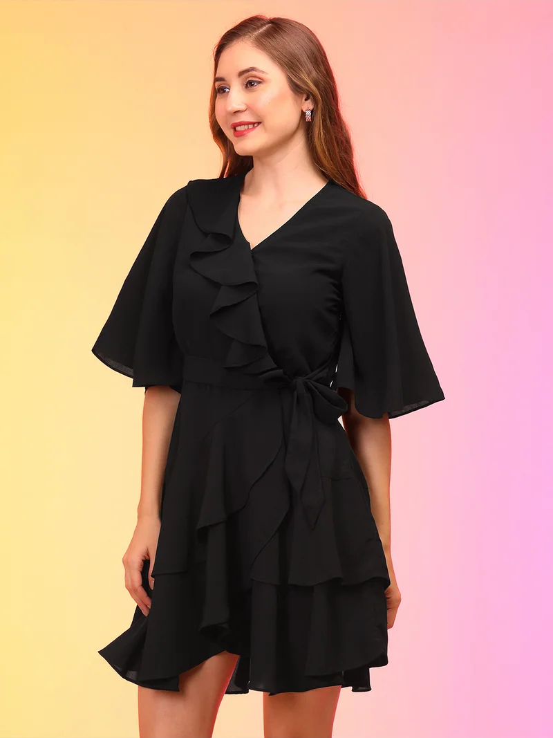 جلو باص فستان جلابيه نسائي أسود بياقة ملفوفة وكشكش غير متماثل من جلوبس