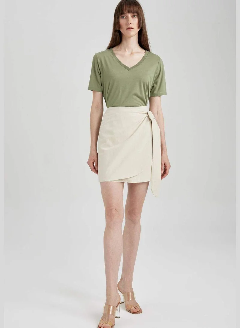 ديفاكتو Regular Hem Short Sleeve V Neck T-Shirt