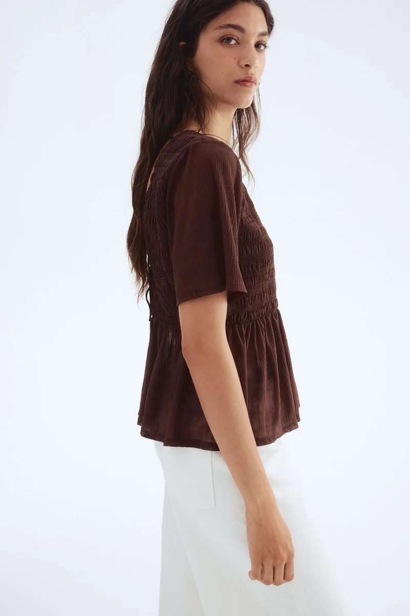 اتش اند ام بلوزة من قطن بيبلوم بتصميم مزموم