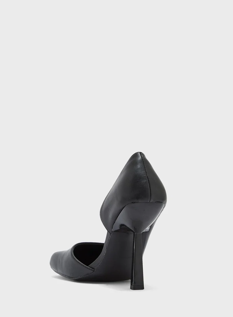 Ginger Cutout Side Square Toe Pump