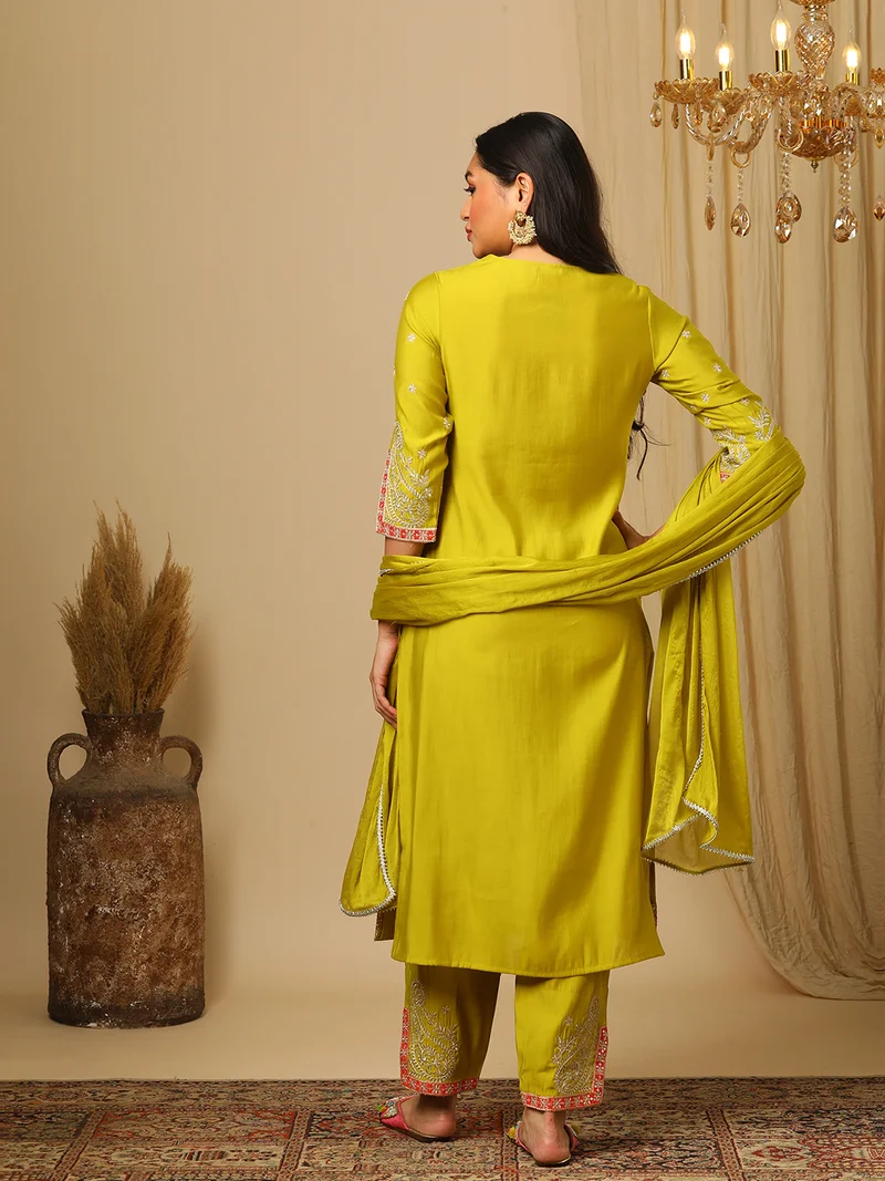 globus Women Floral Embroidered Panelled Kurta With Trousers & With Dupatta
