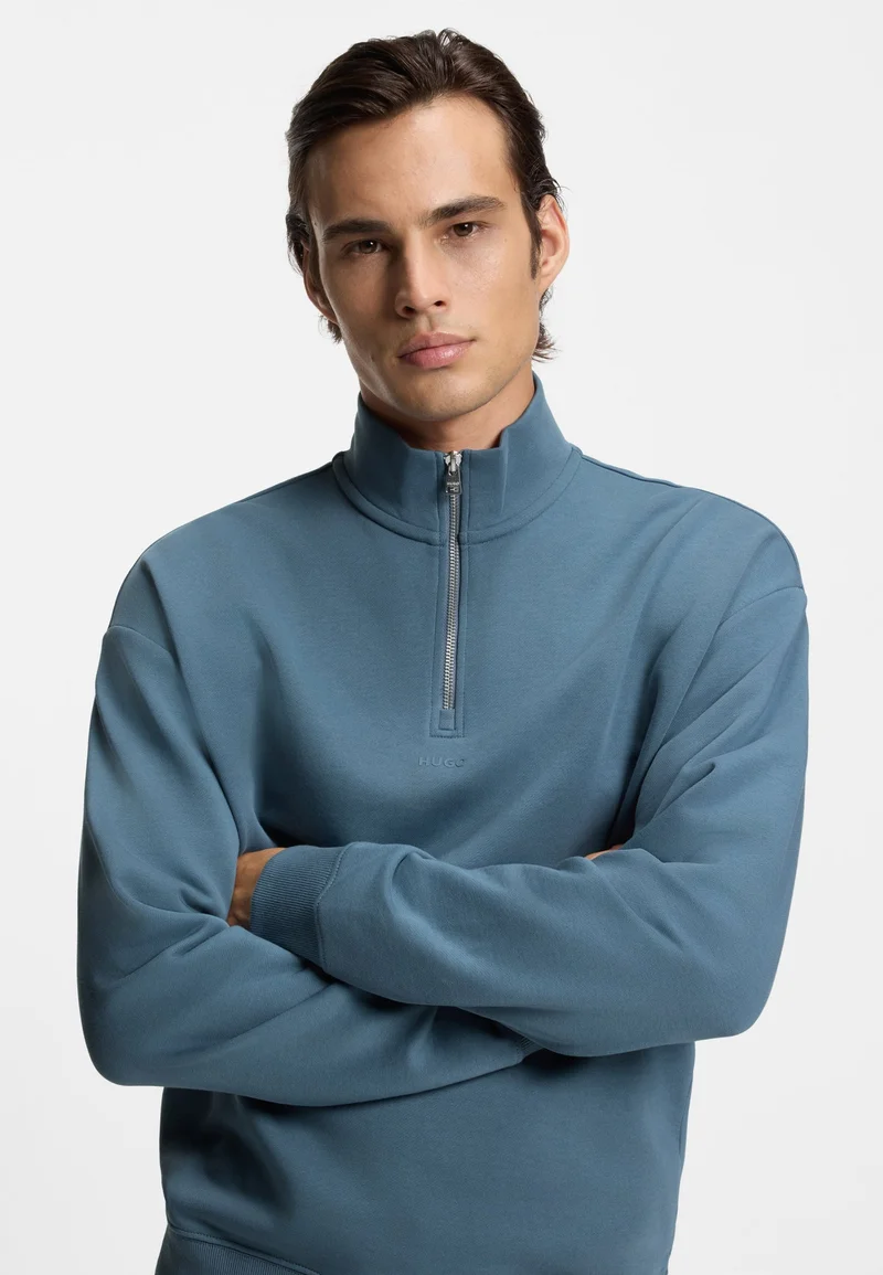 هوجو سويت شيرت بسحاب وياقة مطبوع عليه شعار من قطن تيري