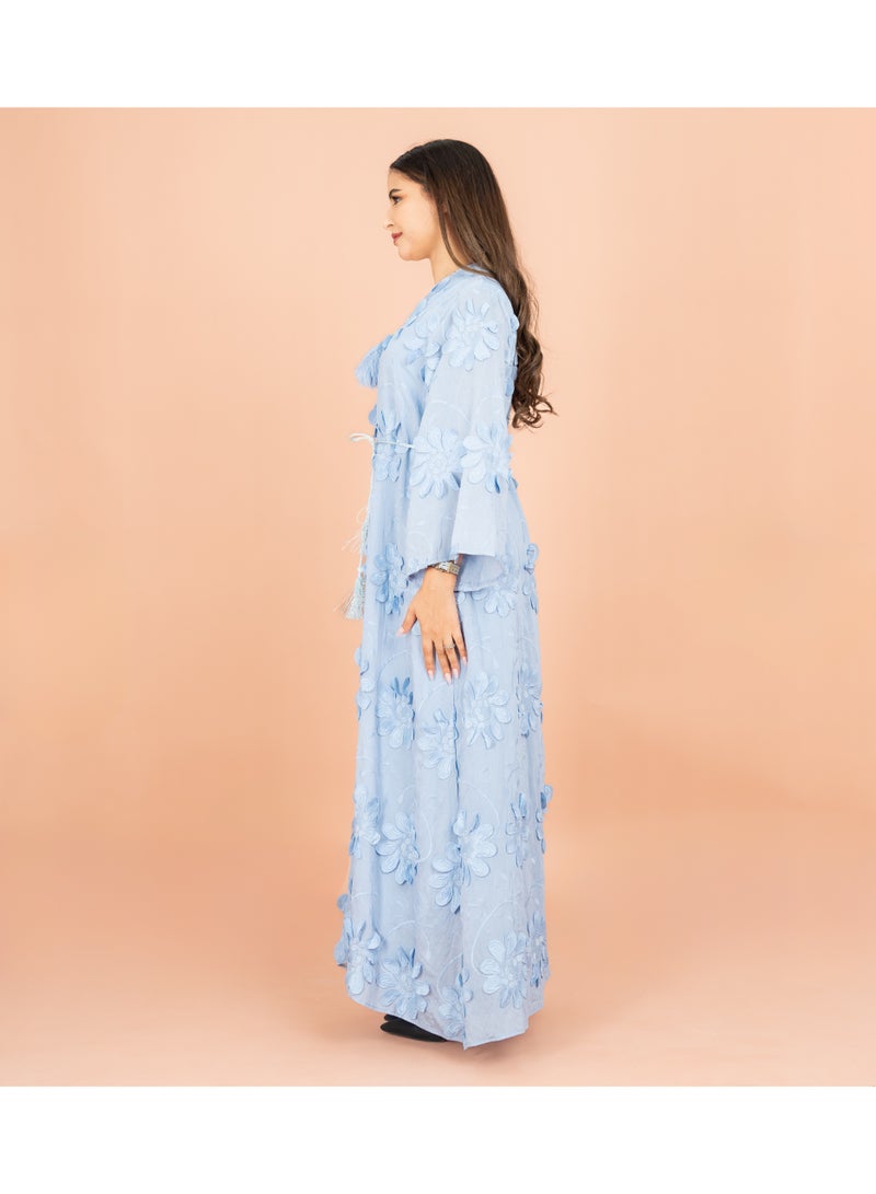 اكسا جلابية مودرن بزهر ثلاثي الأبعاد وياقة ماندرين زرقاء - Image 3