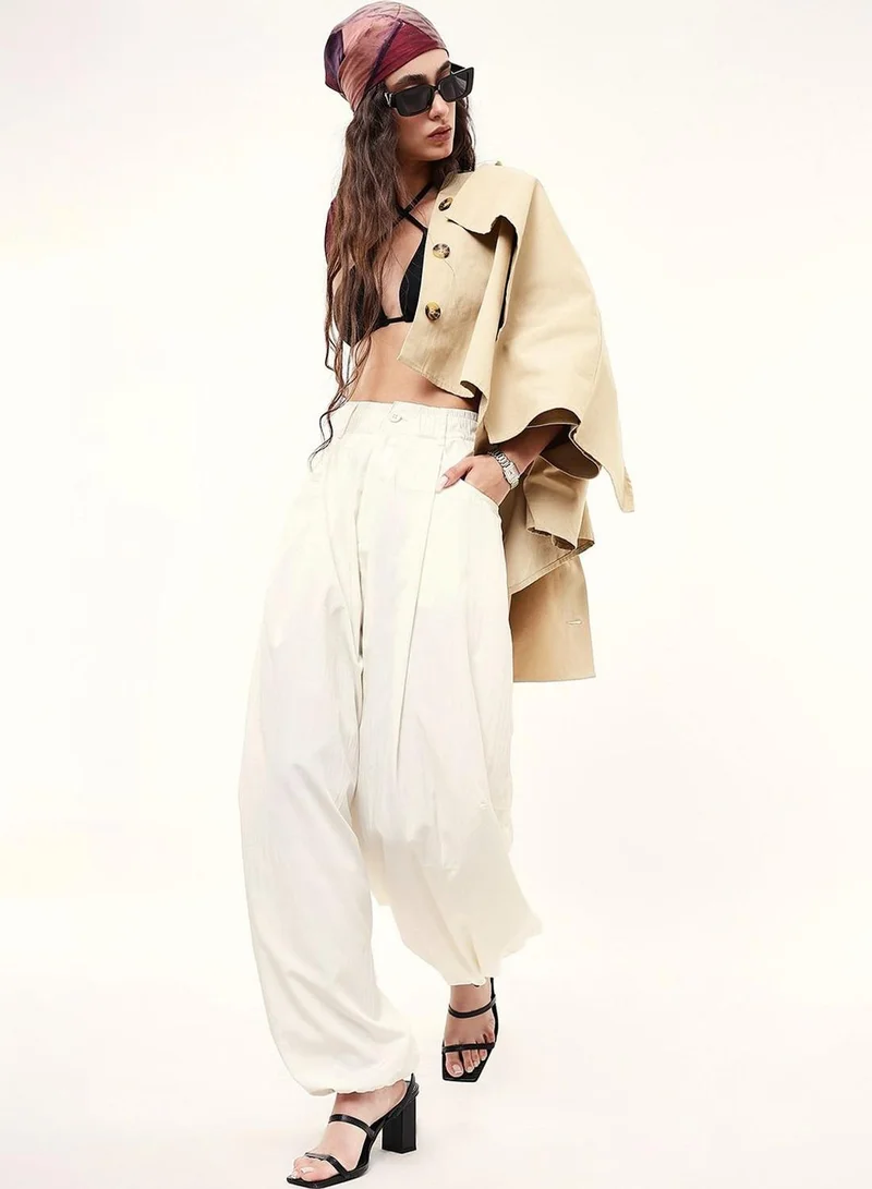 دينيس لينغو Women Off White Poly Solid Full Casual Flared Trouser