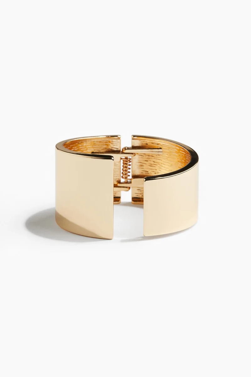 اتش اند ام إسوارة