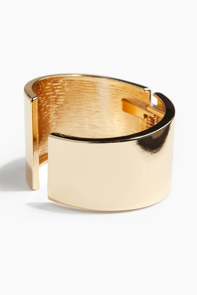 اتش اند ام إسوارة