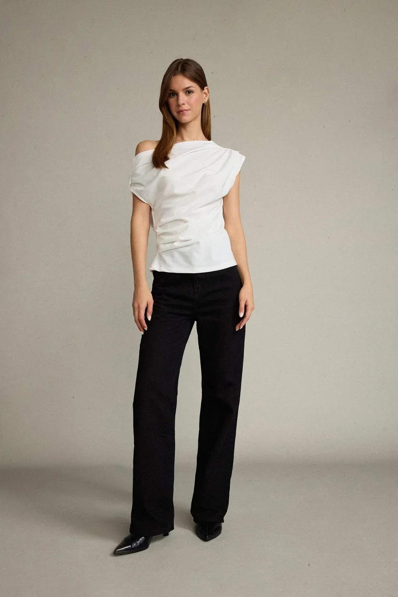 ديفاكتو Fitted Basic One Shoulder Blouse