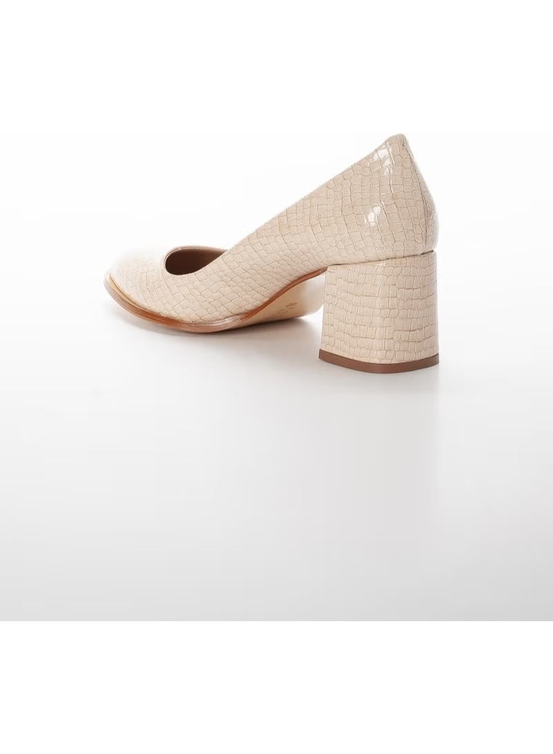 Slices Shoes Large Size Crocodile Patent Leather Beige Women's Heeled Shoes - Image 3