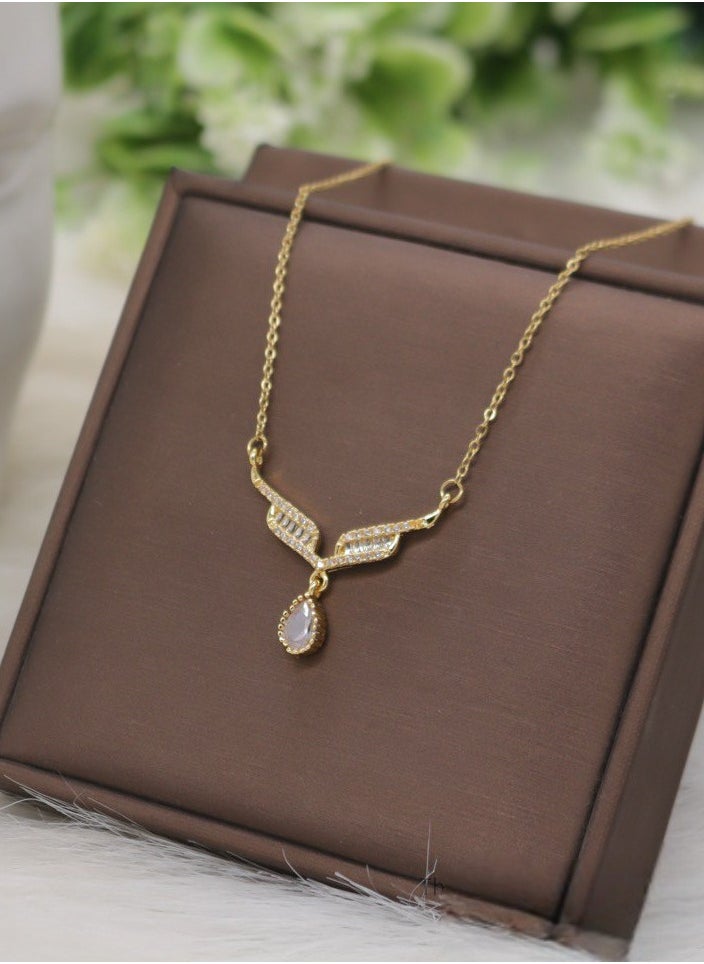 MANIKAN MANIKAN Women's Stainless Steel Necklace with Wing Design and Shiny Stone 