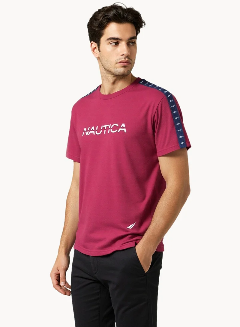 نوتيكا تيشيرت قطن بريميوم بقصة عادية وياقة دائرية وشعار