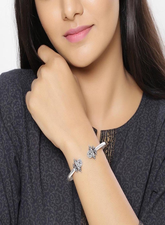 VOYLLA Nayantara Vintage Style Bracelet for Women and Girls - Image 3