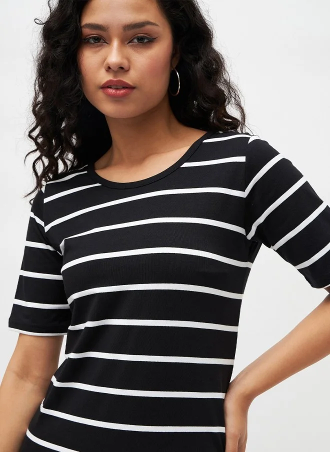 ساسافراس فستان ماكسي مخطط باللون الأسود للنساء