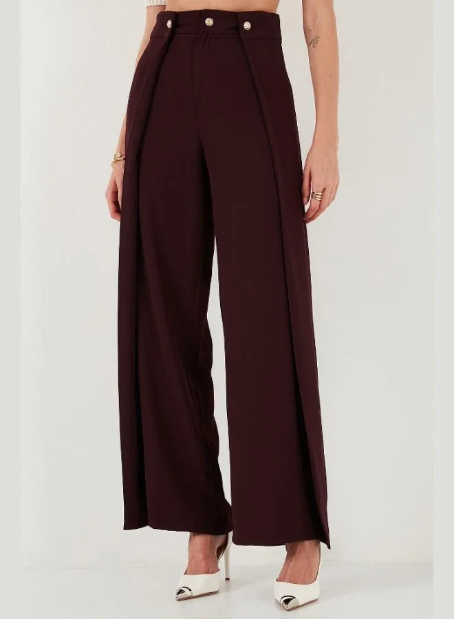 ليلا بنطلون نسائي واسع الساق بخصر عالٍ وتفاصيل طيات وأزرار