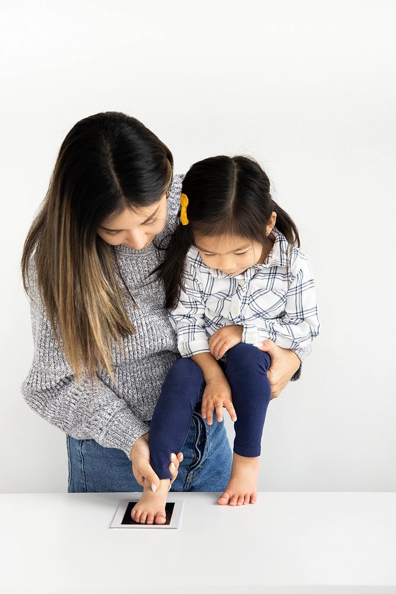 Pearhead ML CleanTouch Baby Ink Pad No Mess Inkless Baby Safe Ink DIY Handprint and Footprint Keepsake Black MediumLarge Pack of 2 - Image 4