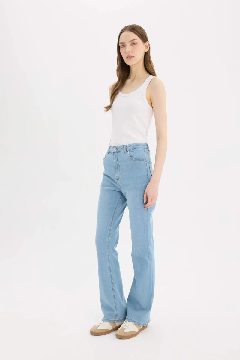 ديفاكتو Slim Flare High Waist Straight Leg Long Washed Jeans