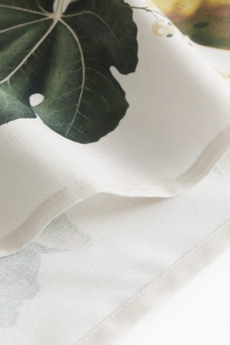 H&M Water-repellent table runner