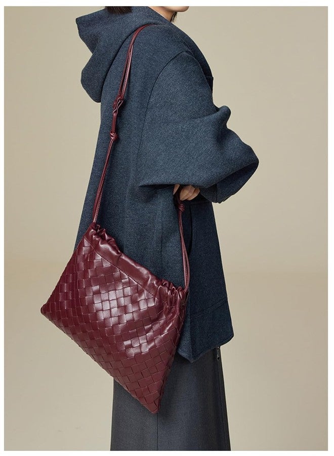 واي بي حقائب كروس كبيرة منسوجة للنساء، حقائب كتف عصرية من الجلد الناعم (لون خمري) - Image 2