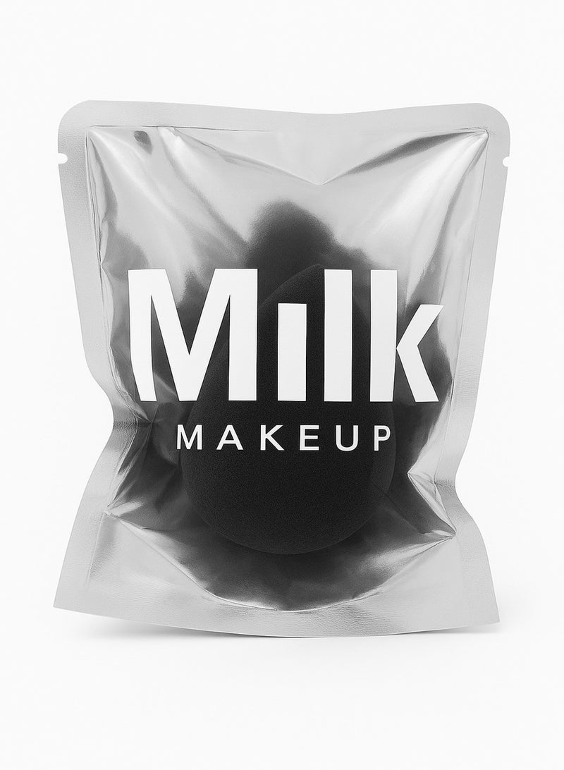 ميلك ميكب إسفنجة مكياج بريزم من ميلك ميك أب – تصميم مائل لدمج مثالي وسهل - Image 1
