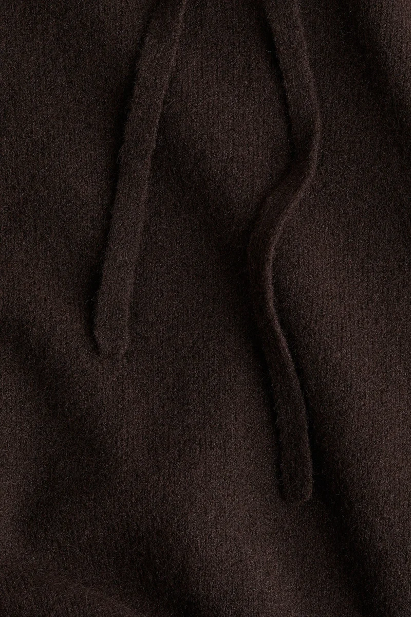 اتش اند ام تنورة محبوكة برباط