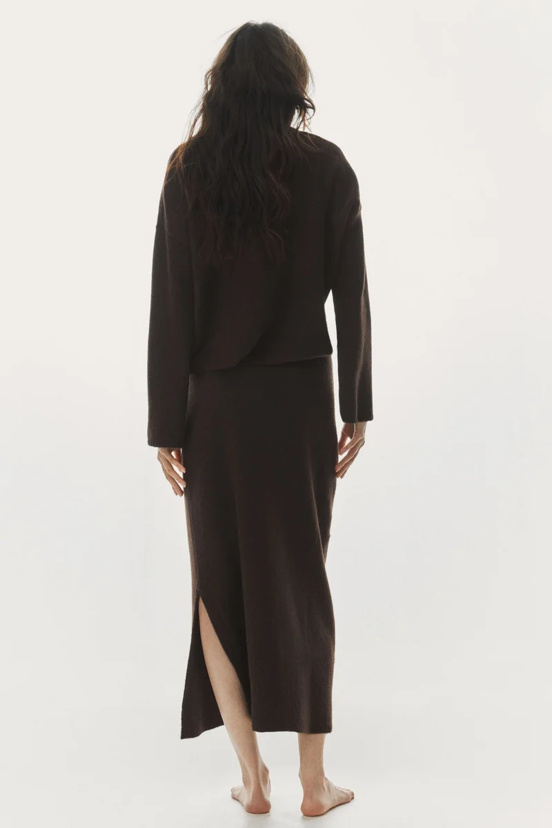 اتش اند ام تنورة محبوكة برباط