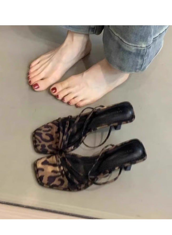 Elegant And Versatile Slippers With Exposed Toes - Image 1