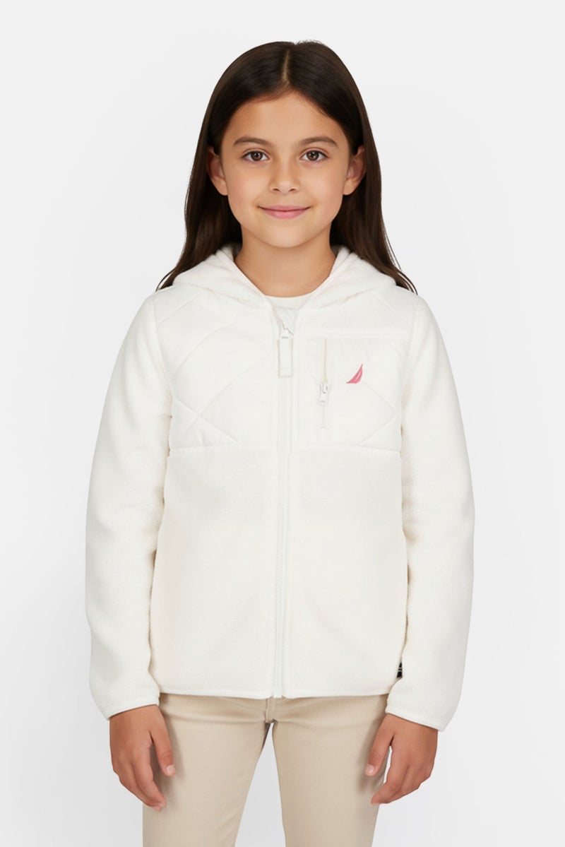 NAUTICA جاكيت بنات أطفال مزين بشعار من الفرو الصناعي بغطاء رأس، أبيض - Image 1