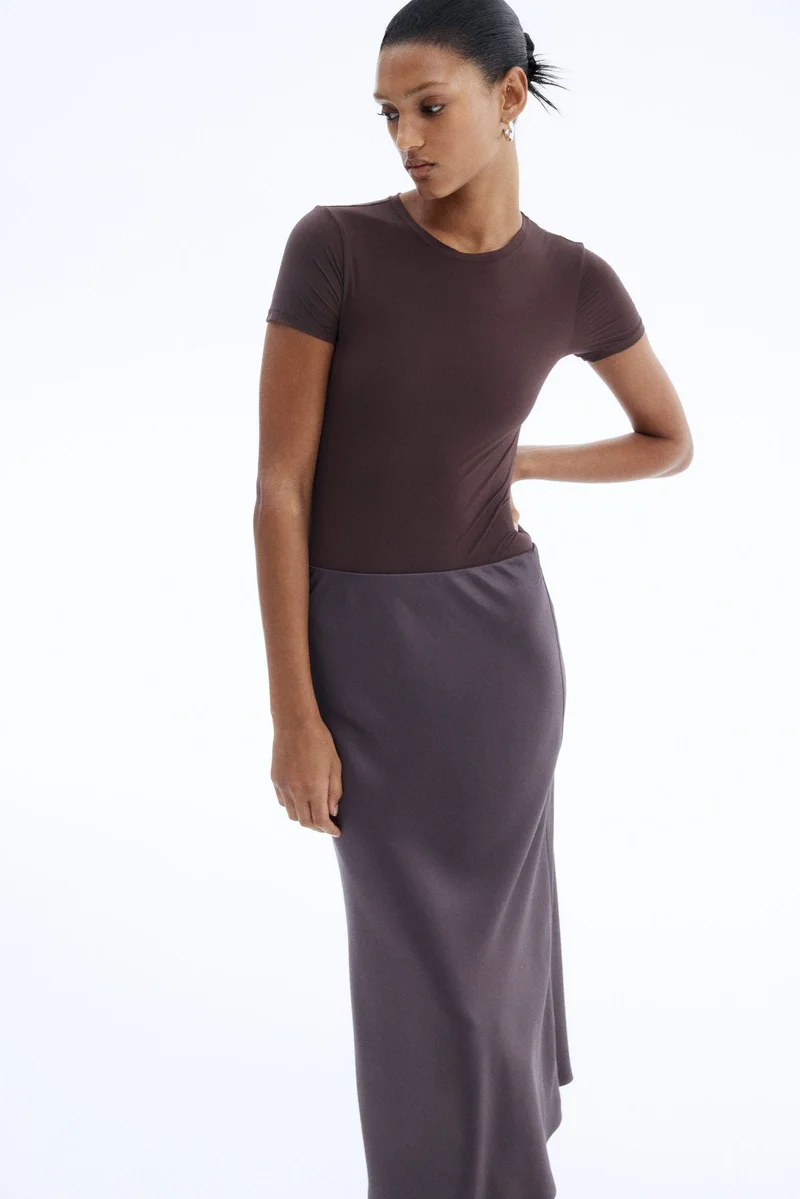 اتش اند ام بودي بأكمام قصيرة من نسيج المايكروفايبر