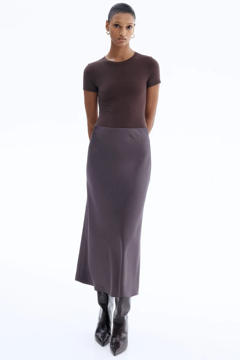 اتش اند ام بودي بأكمام قصيرة من نسيج المايكروفايبر