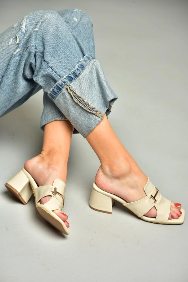 فوكس شوز S590431509 Beige Low Heeled Women's Slippers