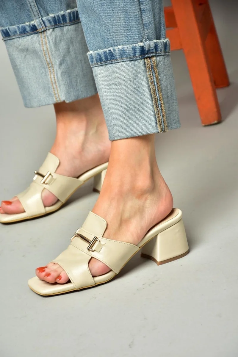 فوكس شوز S590431509 Beige Low Heeled Women's Slippers