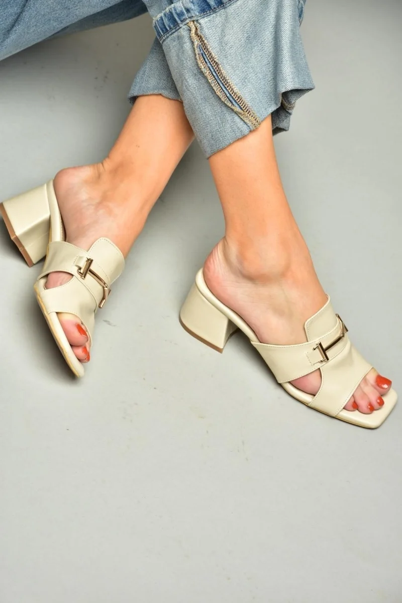 فوكس شوز S590431509 Beige Low Heeled Women's Slippers