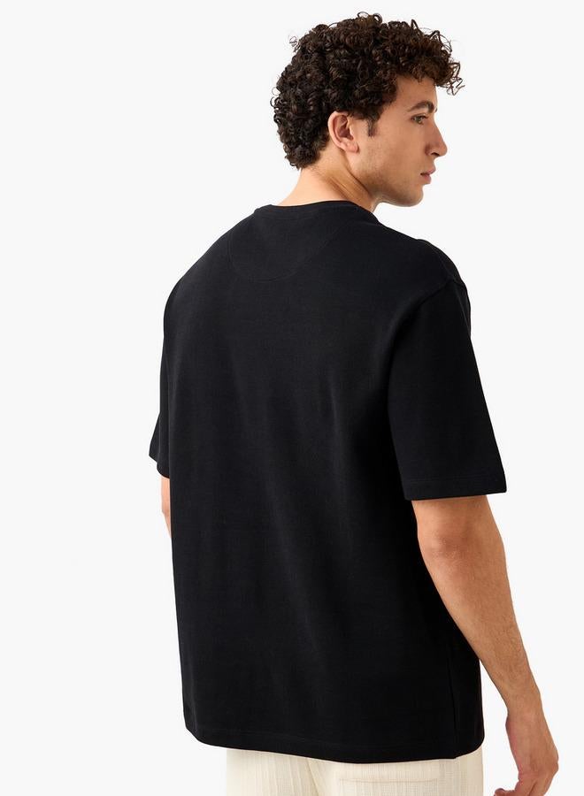 ايكونيك تيشيرت أيقوني بنقوش مميزة - Image 3