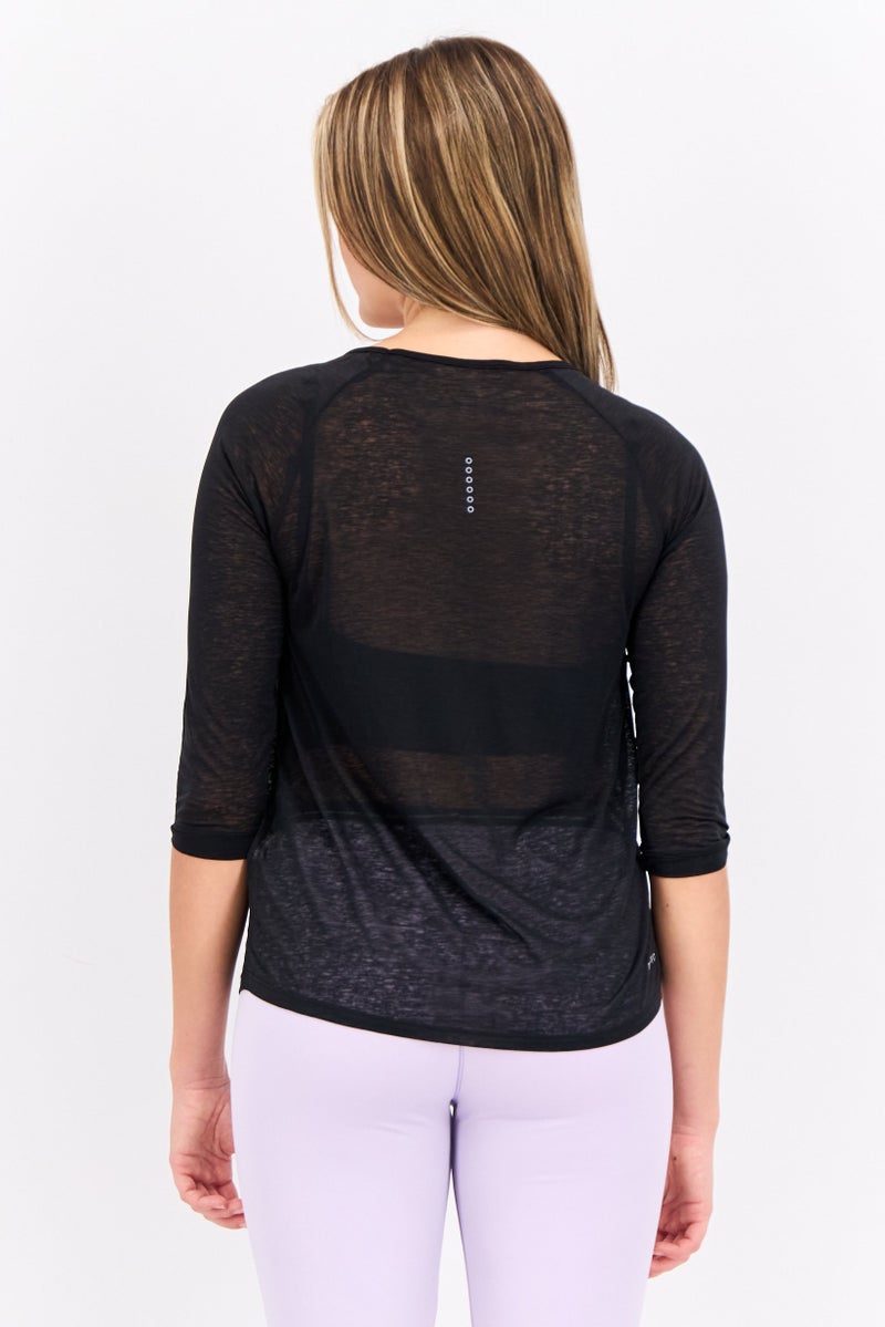 Nike بلوزة رياضية نسائية بأكمام 3/4، سوداء - Image 2