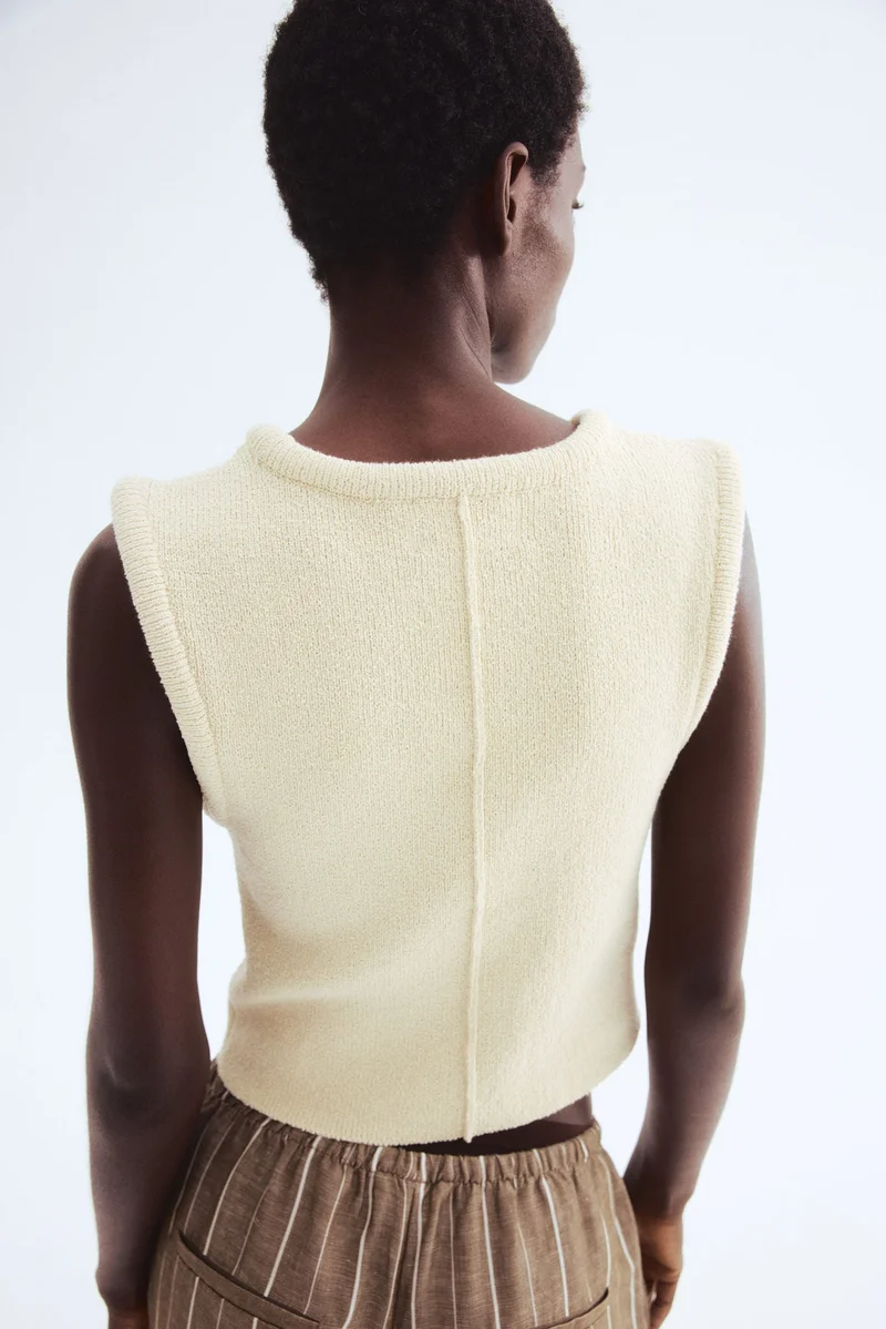 اتش اند ام فيست بأزرار أمامية