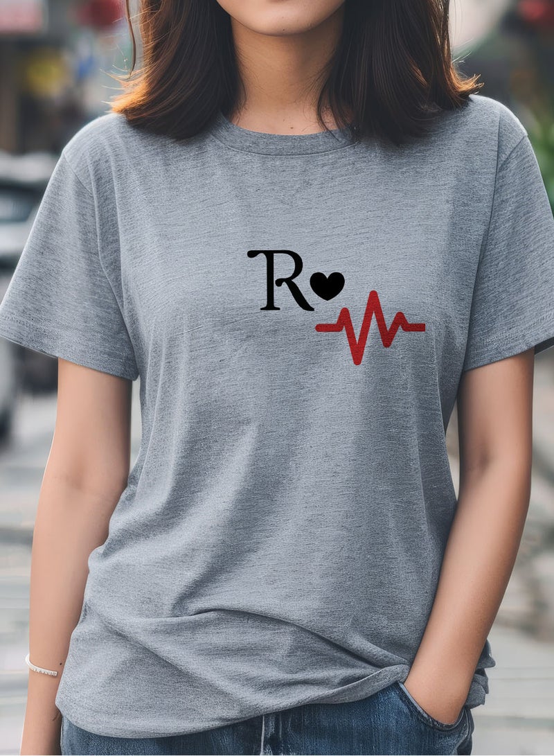 لوحة تيشيرت قطن قابل للتخصيص بحرف من اختيارك مع تصميم قلب - Image 3