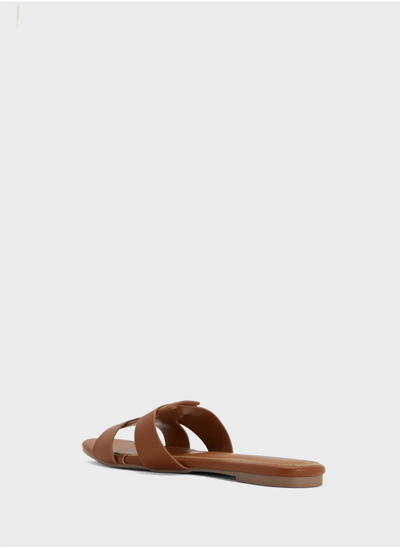 Ginger Crossover Strap Sandal