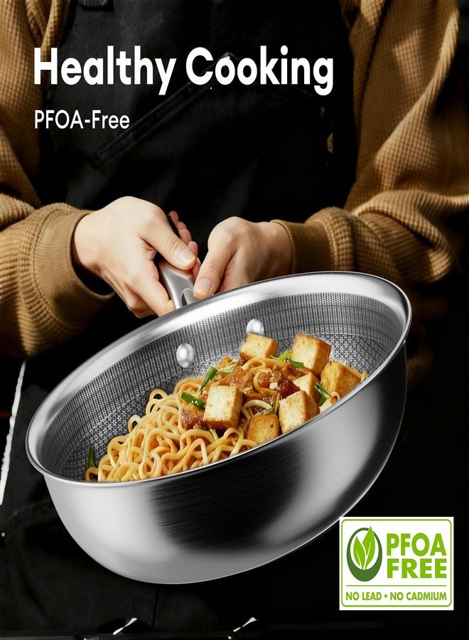 COOKER KING مقلاة ووك من كوكر كينج مقاس 10 بوصات مع غطاء، مقلاة ووك هجينة غير لاصقة بجودة احترافية، مقلاة ووك ومقلاة تقليب من الفولاذ المقاوم للصدأ، مقبض بارد الملمس، آمنة للاستخدام في غسالة الصحون والفرن، متوافقة مع جميع أنواع المواقد - Image 2