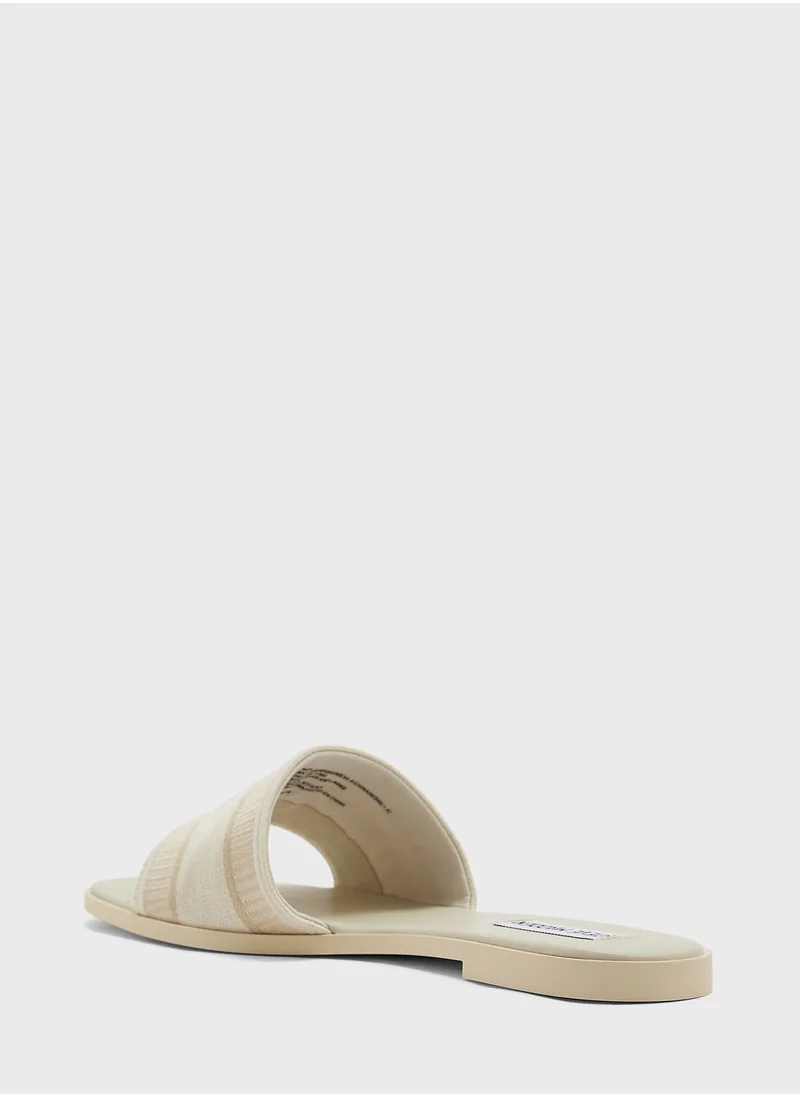 STEVE MADDEN Single Strap Low Heel Sandals