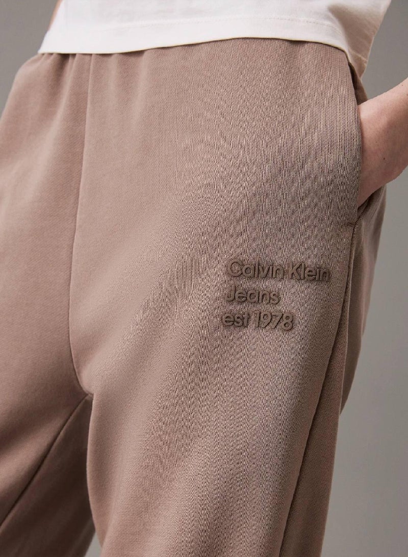 كالفن كلاين جينز بنطال رياضي من قطن تيري بتصميم باهت - Image 3